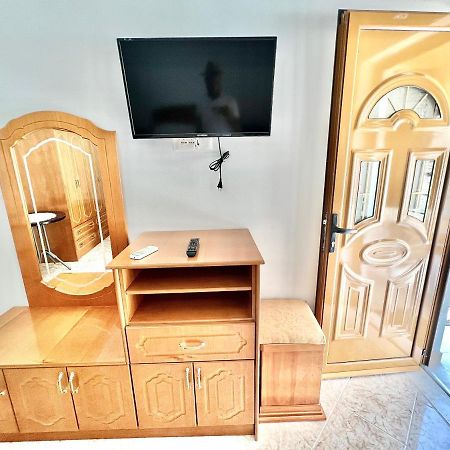Coral Guesthouse סרנדה מראה חיצוני תמונה