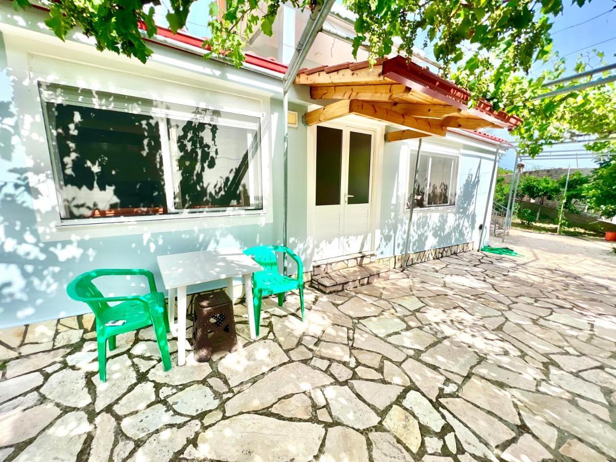 Coral Guesthouse סרנדה מראה חיצוני תמונה