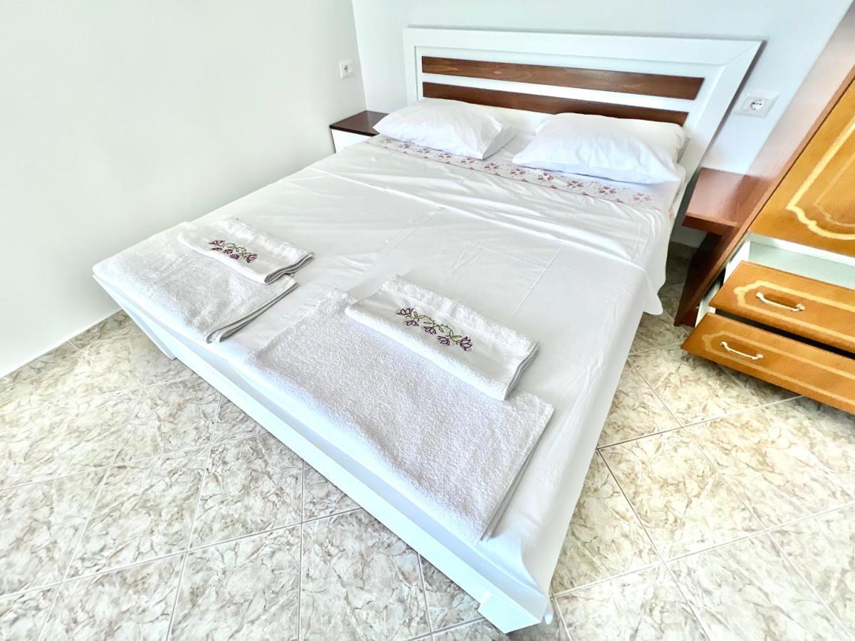 Coral Guesthouse סרנדה מראה חיצוני תמונה