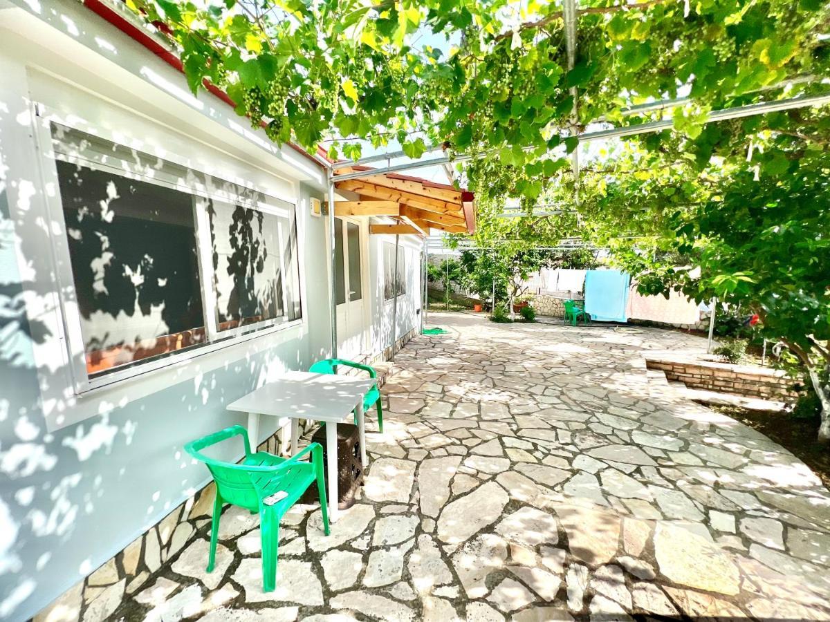 Coral Guesthouse סרנדה מראה חיצוני תמונה