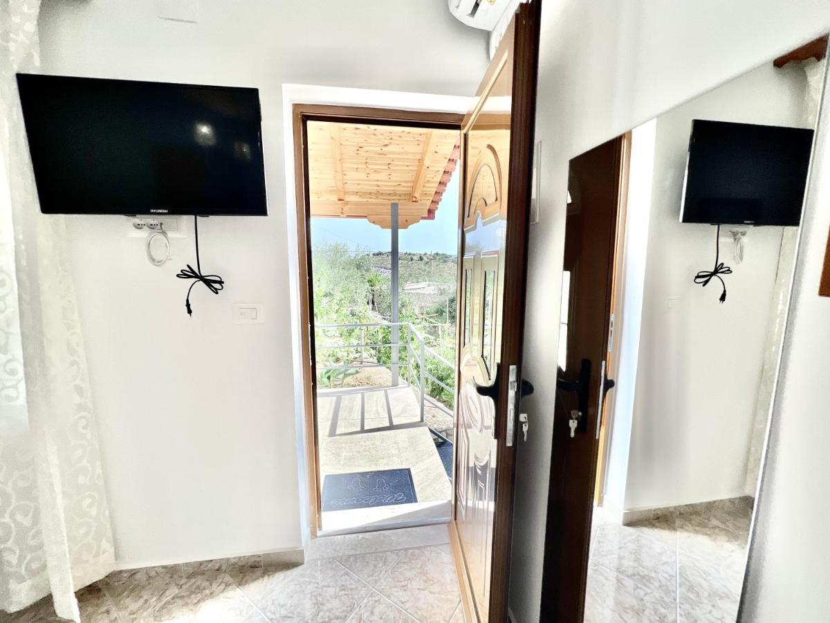 Coral Guesthouse סרנדה מראה חיצוני תמונה