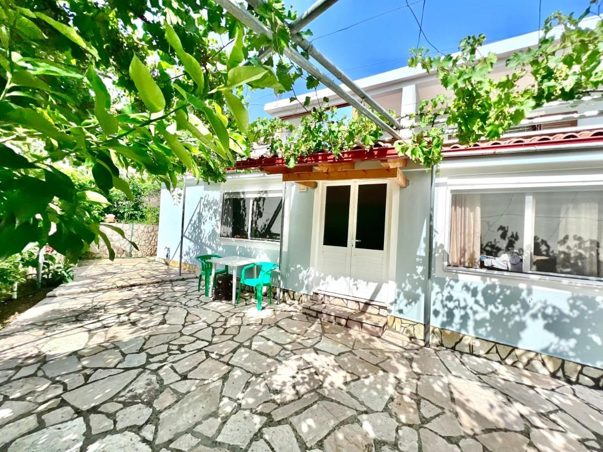 Coral Guesthouse סרנדה מראה חיצוני תמונה