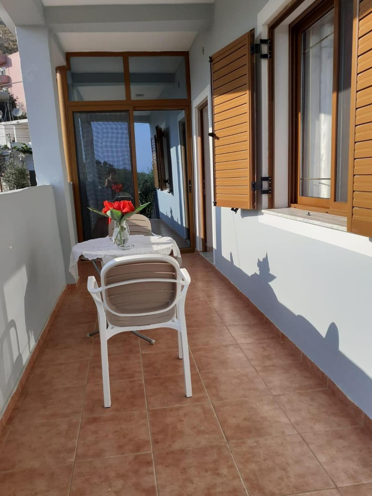 Coral Guesthouse סרנדה מראה חיצוני תמונה