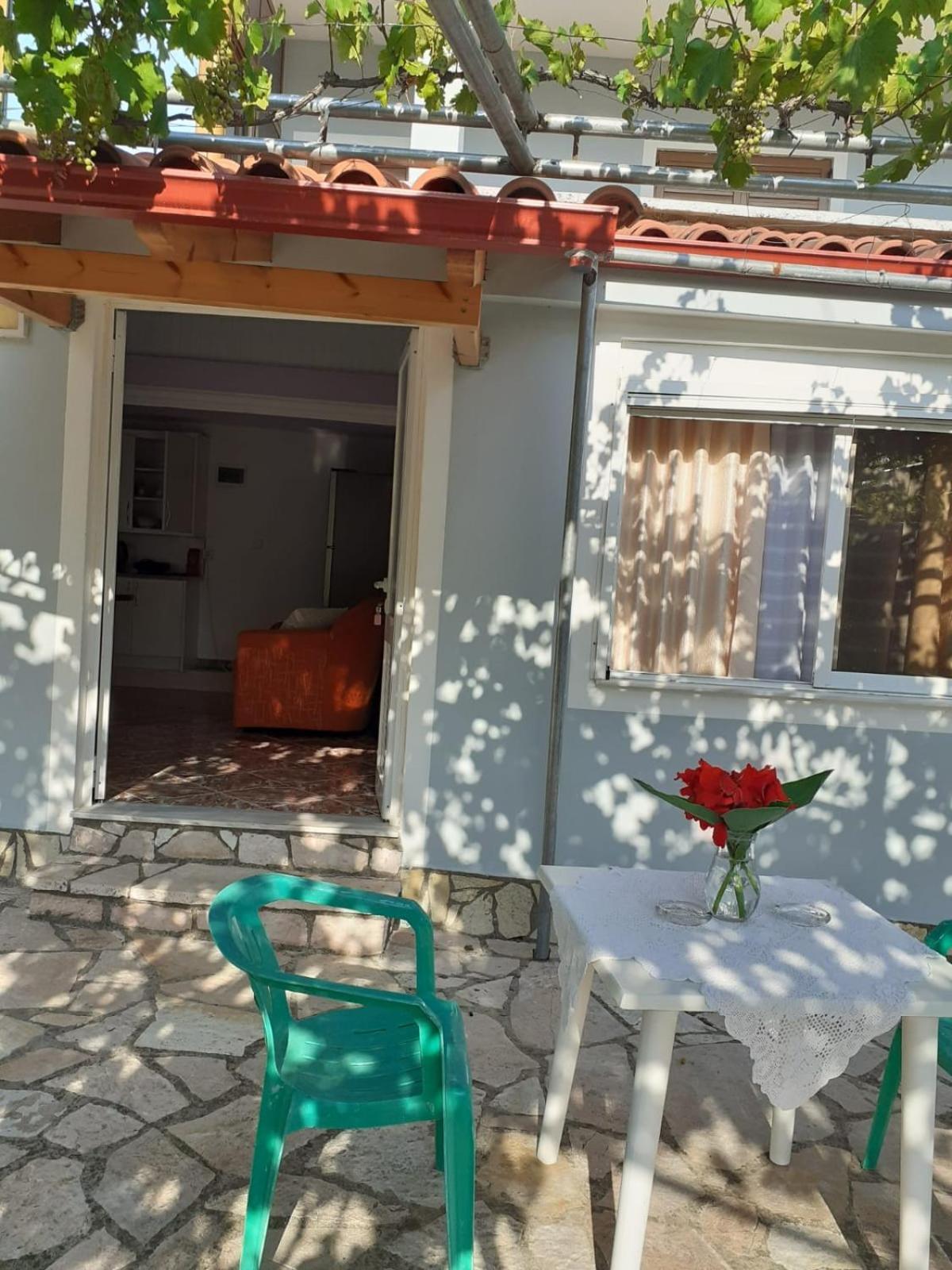Coral Guesthouse סרנדה מראה חיצוני תמונה