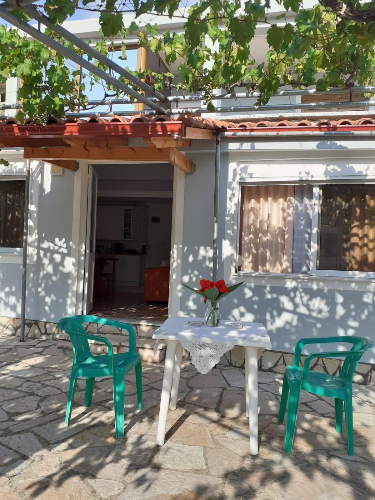 Coral Guesthouse סרנדה מראה חיצוני תמונה