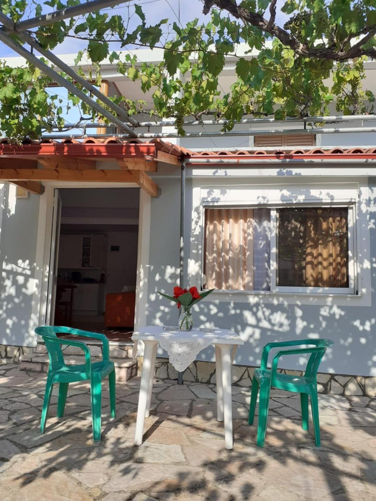 Coral Guesthouse סרנדה מראה חיצוני תמונה